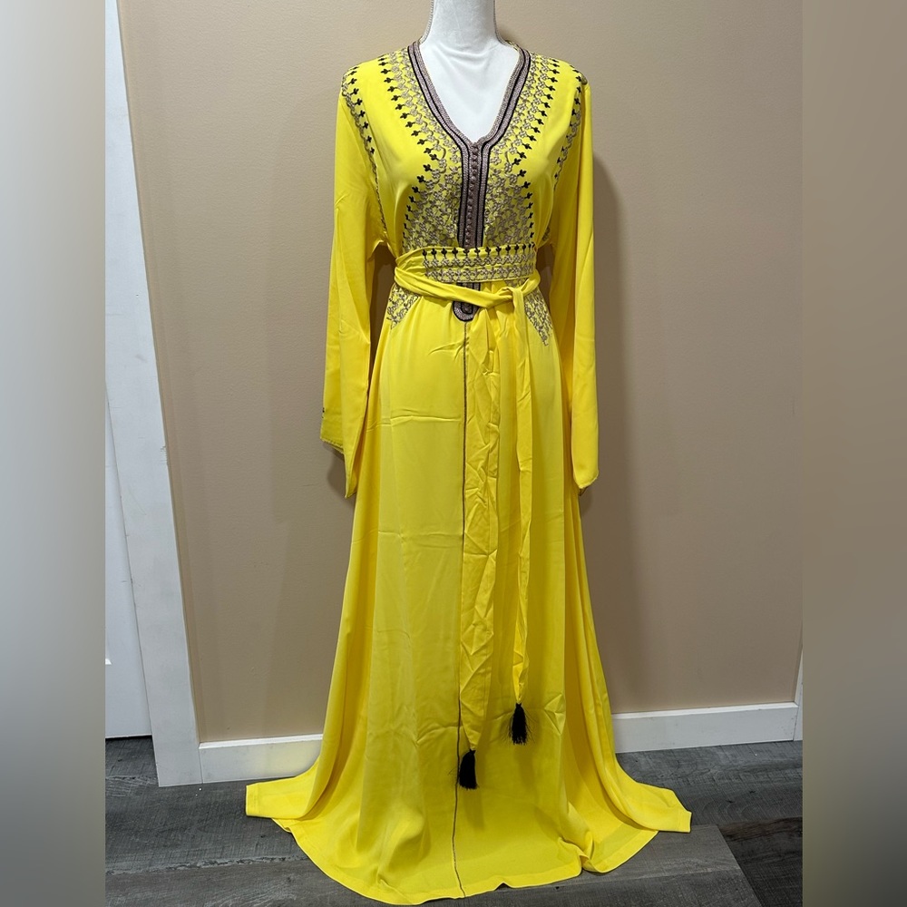 Moroccan caftan, Moroccan caftan with embroidery, yellow. Belt included.